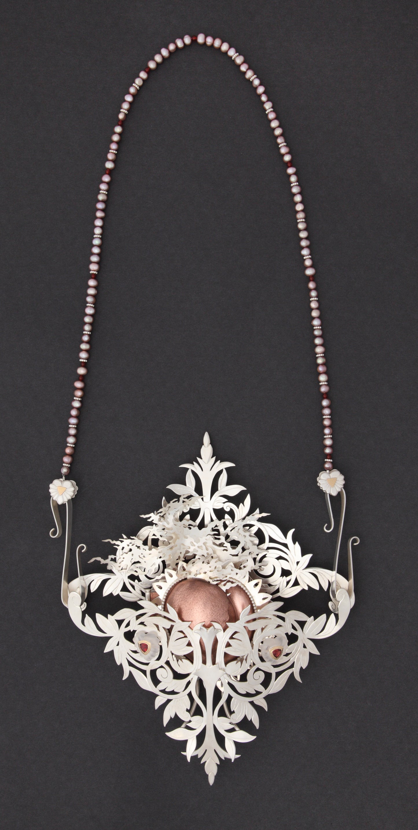 Sacred Heart box in lace nest
