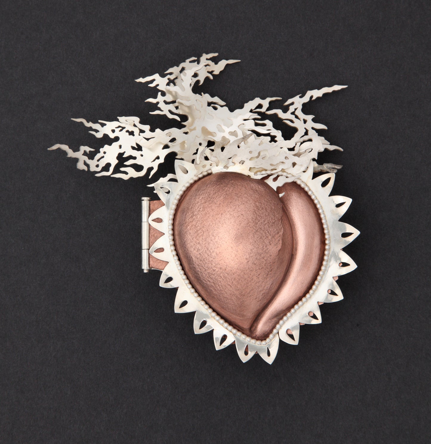 Sacred Heart box in lace nest